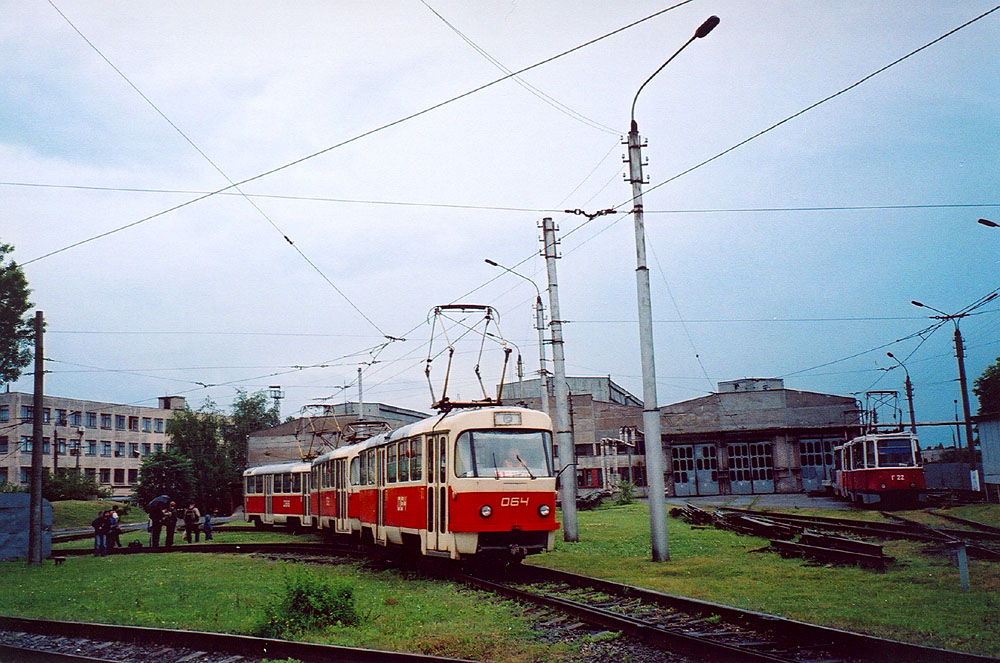 Кривой Рог, Tatra T3R.P № 064; Кривой Рог, 71-605 (КТМ-5М3) № Г-22