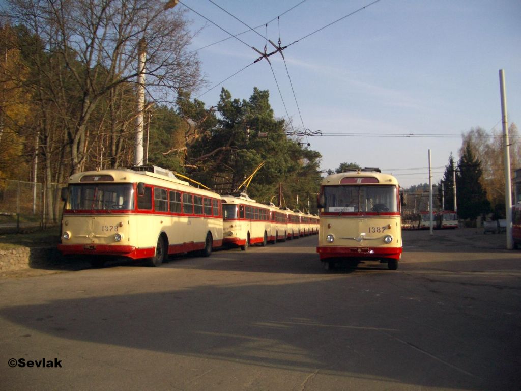 Вильнюс, Škoda 9TrH29 № 1387; Вильнюс, Škoda 9TrH27 № 1378