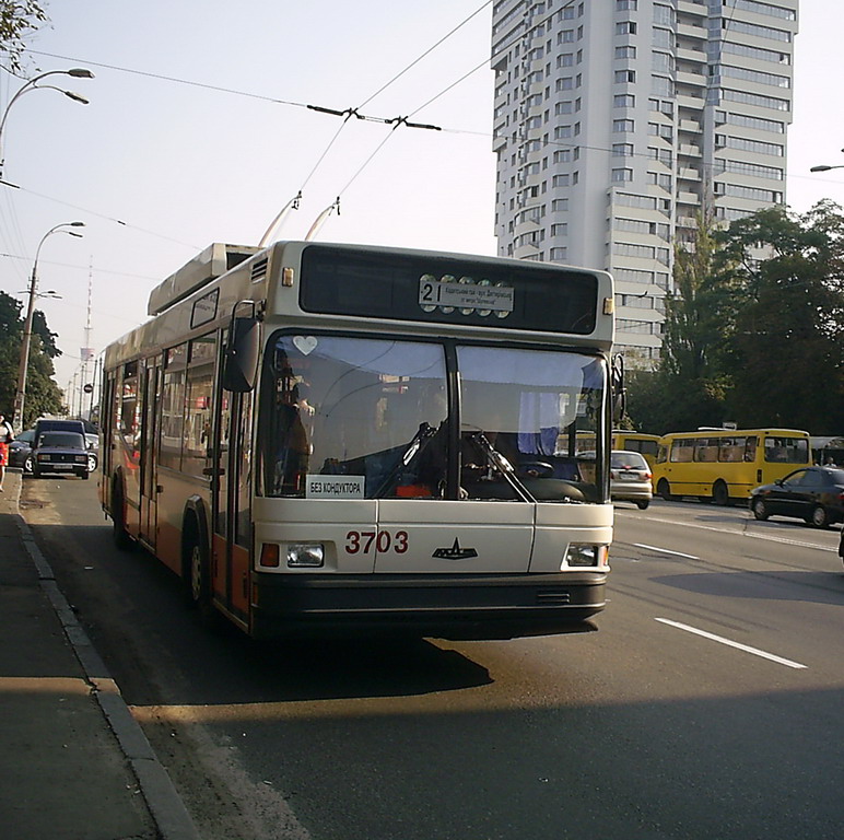Киев, МАЗ-103Т № 3703