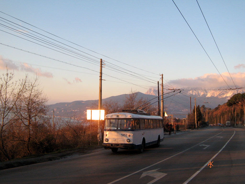 Крымский троллейбус, Škoda 9Tr18 № 5452
