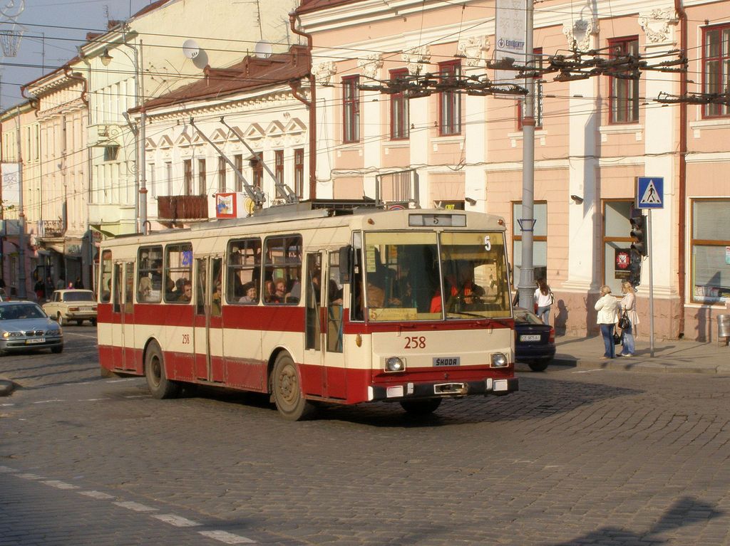 Черновцы, Škoda 14Tr02 № 258