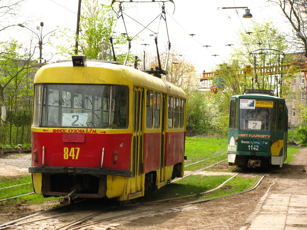 Львов, Tatra T4SU № 847; Львов, Tatra KT4SU № 1142