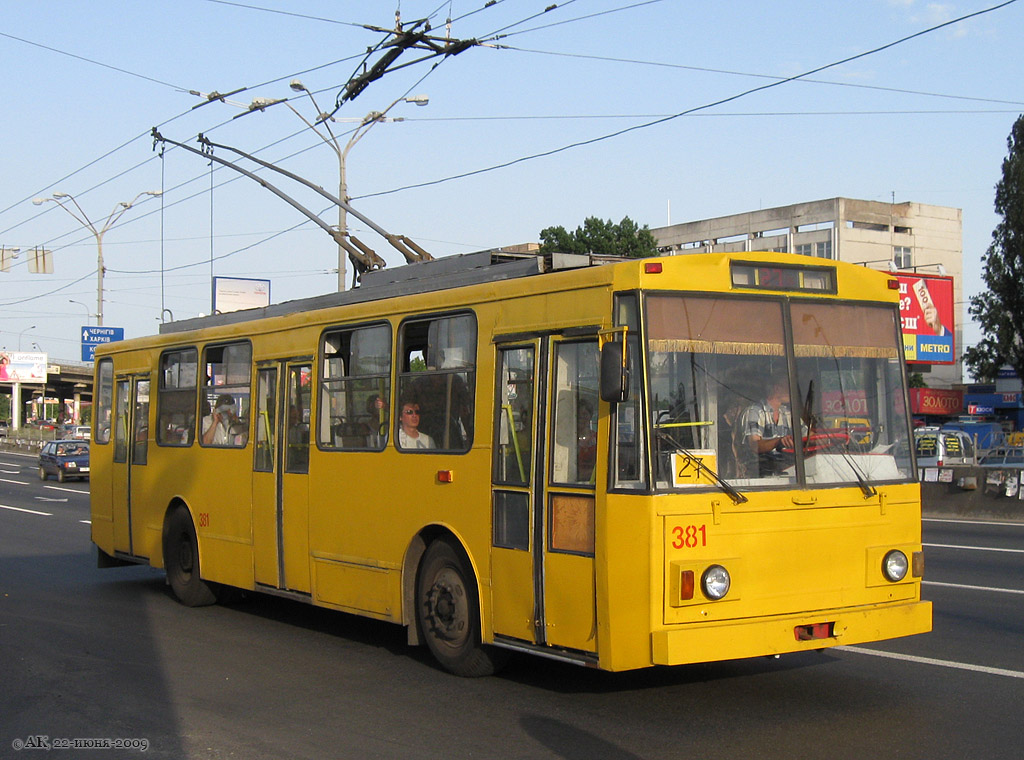 Киев, Škoda 14Tr02/6 № 381