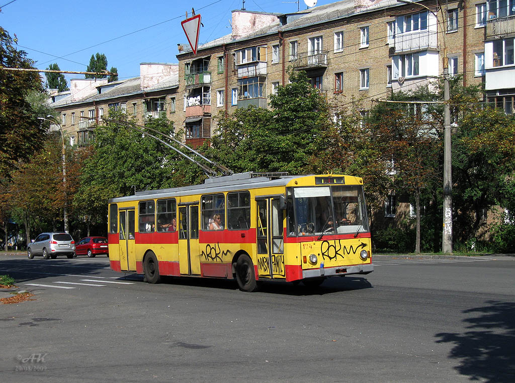 Киев, Škoda 14Tr02/6 № 174