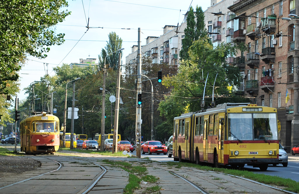 Киев, Tatra T3SU № 5817; Киев, Škoda 15Tr03/6 № 492; Киев — Трамвайные линии: Подольская сеть — север