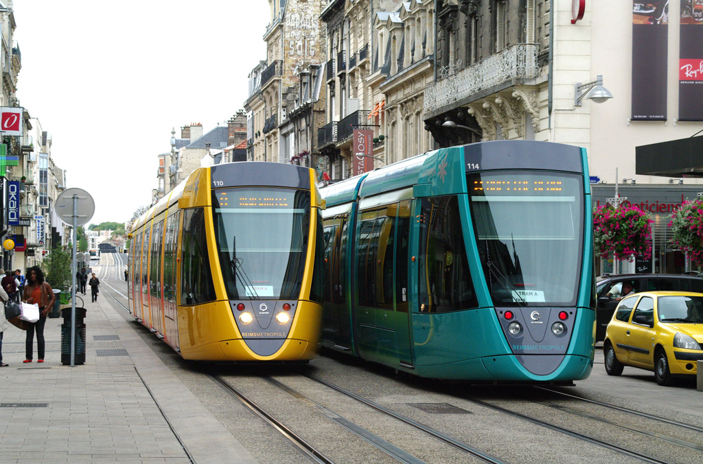 Реймс, Alstom Citadis 302 № 110; Реймс, Alstom Citadis 302 № 114 Реймс, Alstom Citadis 302 № 110; Реймс, Alstom Citadis 302 № 114