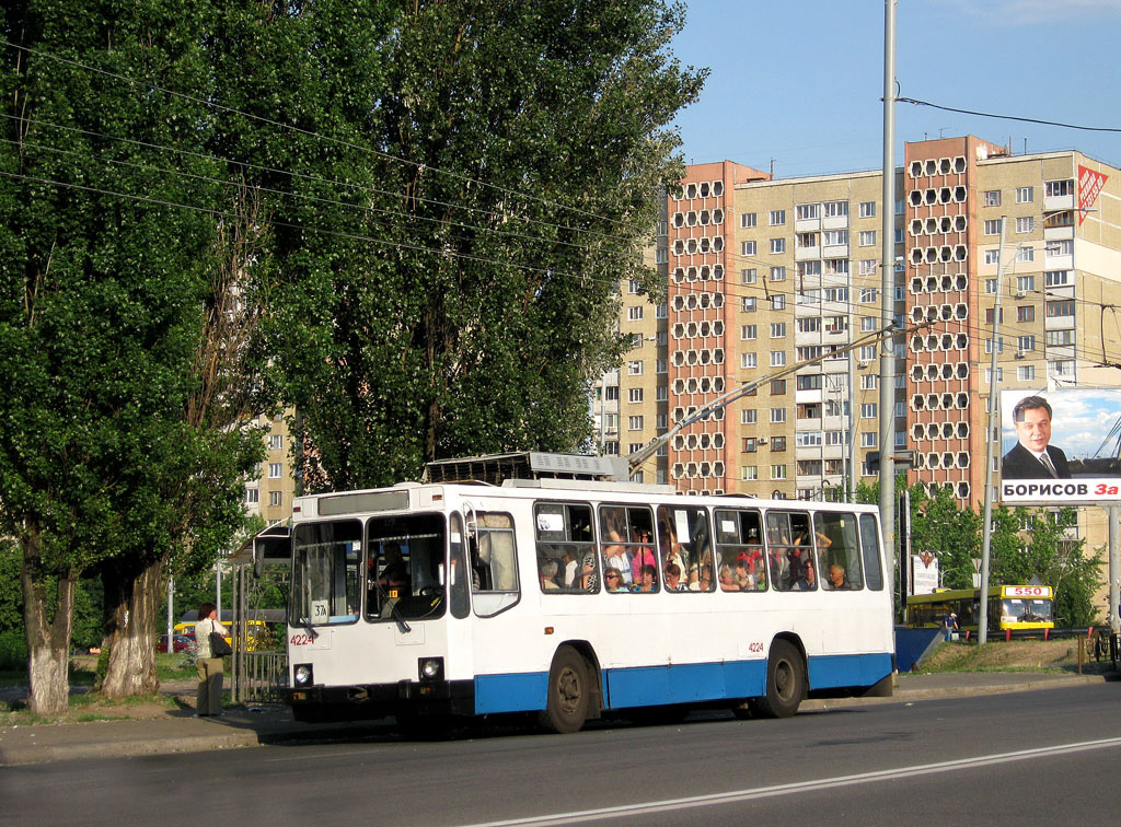 Киев, ЮМЗ Т2 № 4224