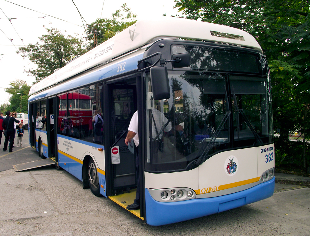 Дебрецен, Solaris Trollino II 12 Ganz-Škoda D № 382; Будапешт — Троллейбусный парк