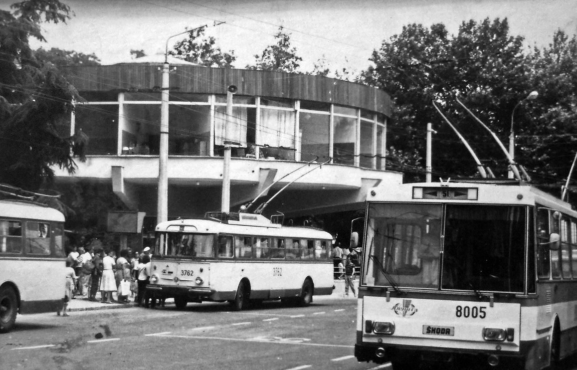 Крымский троллейбус, Škoda 9TrH27 № 3762; Крымский троллейбус, Škoda 14Tr02/6 № 8005; Крымский троллейбус — Исторические фотографии (1959 — 2000)