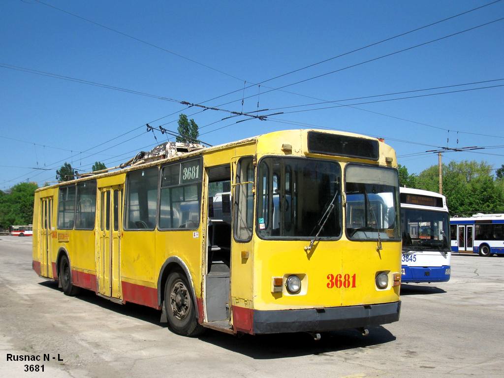 Кишинёв, ЗиУ-682В [В00] № 3681; Кишинёв — Троллейбусный парк № 3