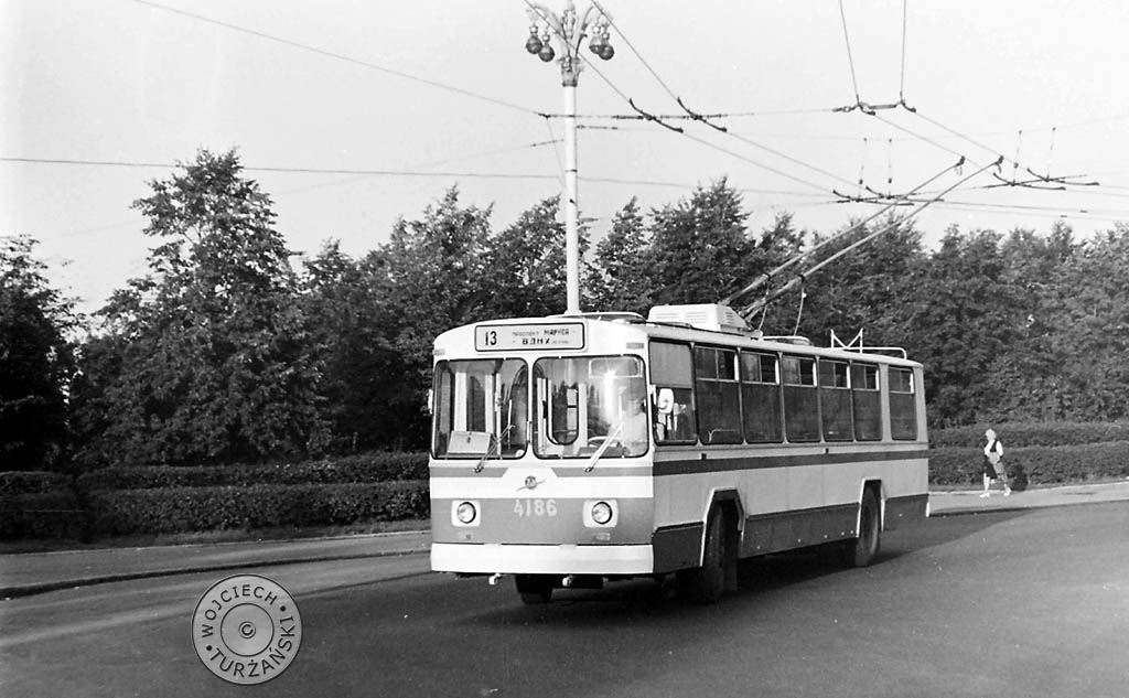 Москва, ЗиУ-682Б № 4186; Москва — Исторические фотографии — Трамвай и Троллейбус (1946-1991) Москва, ЗиУ-682Б № 4186; Москва — Исторические фотографии — Трамвай и Троллейбус (1946-1991)