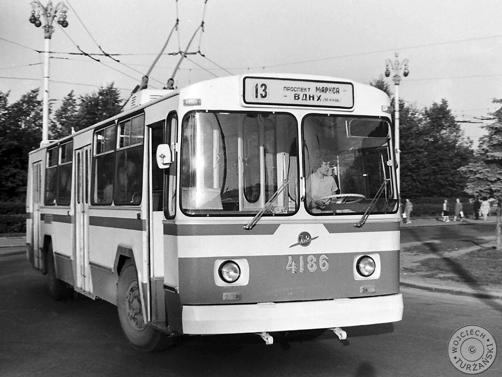 Москва, ЗиУ-682Б № 4186; Москва — Исторические фотографии — Трамвай и Троллейбус (1946-1991) Москва, ЗиУ-682Б № 4186; Москва — Исторические фотографии — Трамвай и Троллейбус (1946-1991)