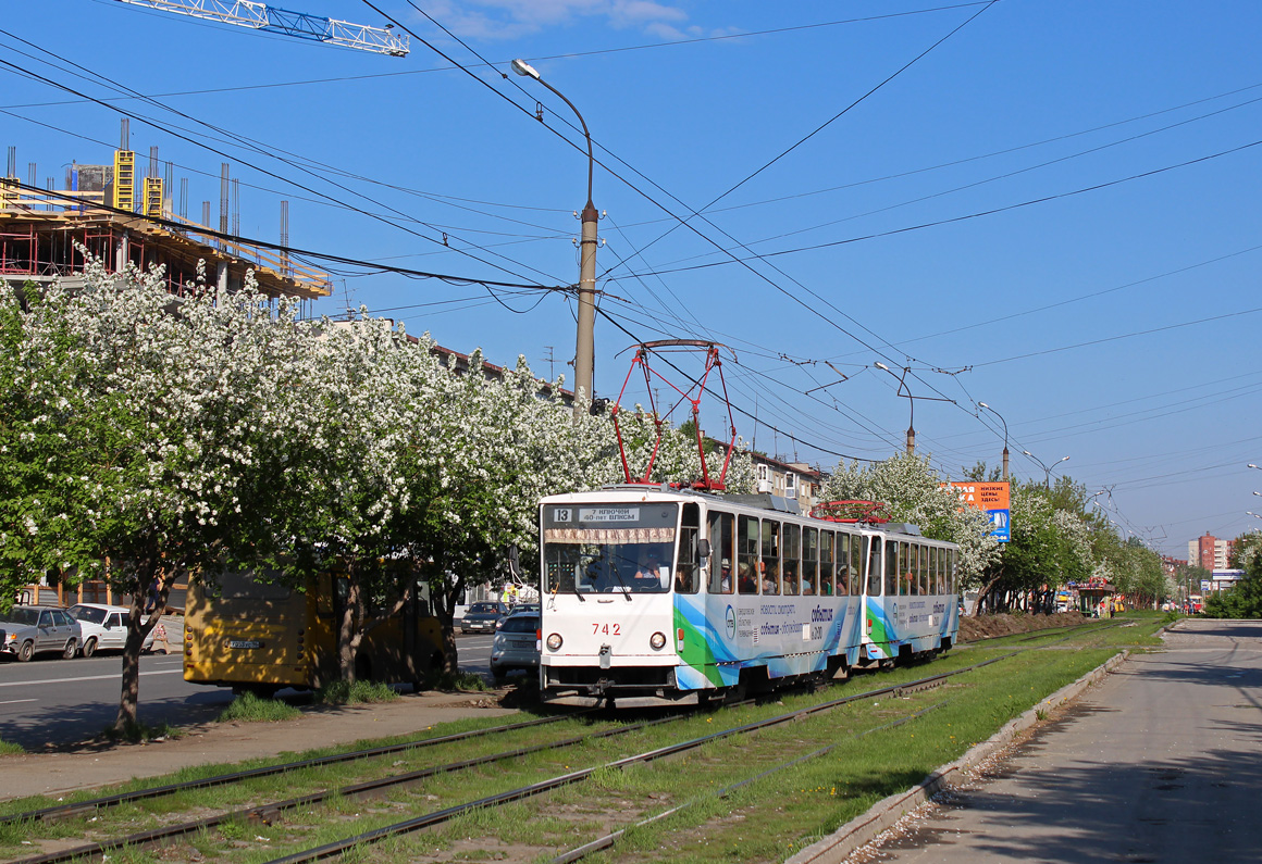 Екатеринбург, Tatra T6B5SU № 742