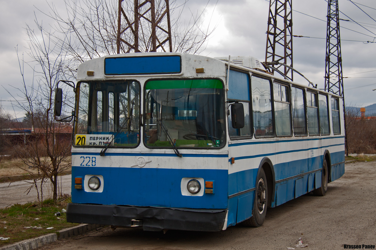 Перник, ЗиУ-682В1УА № 228; Перник — Троллейбусы ЗИУ 682.