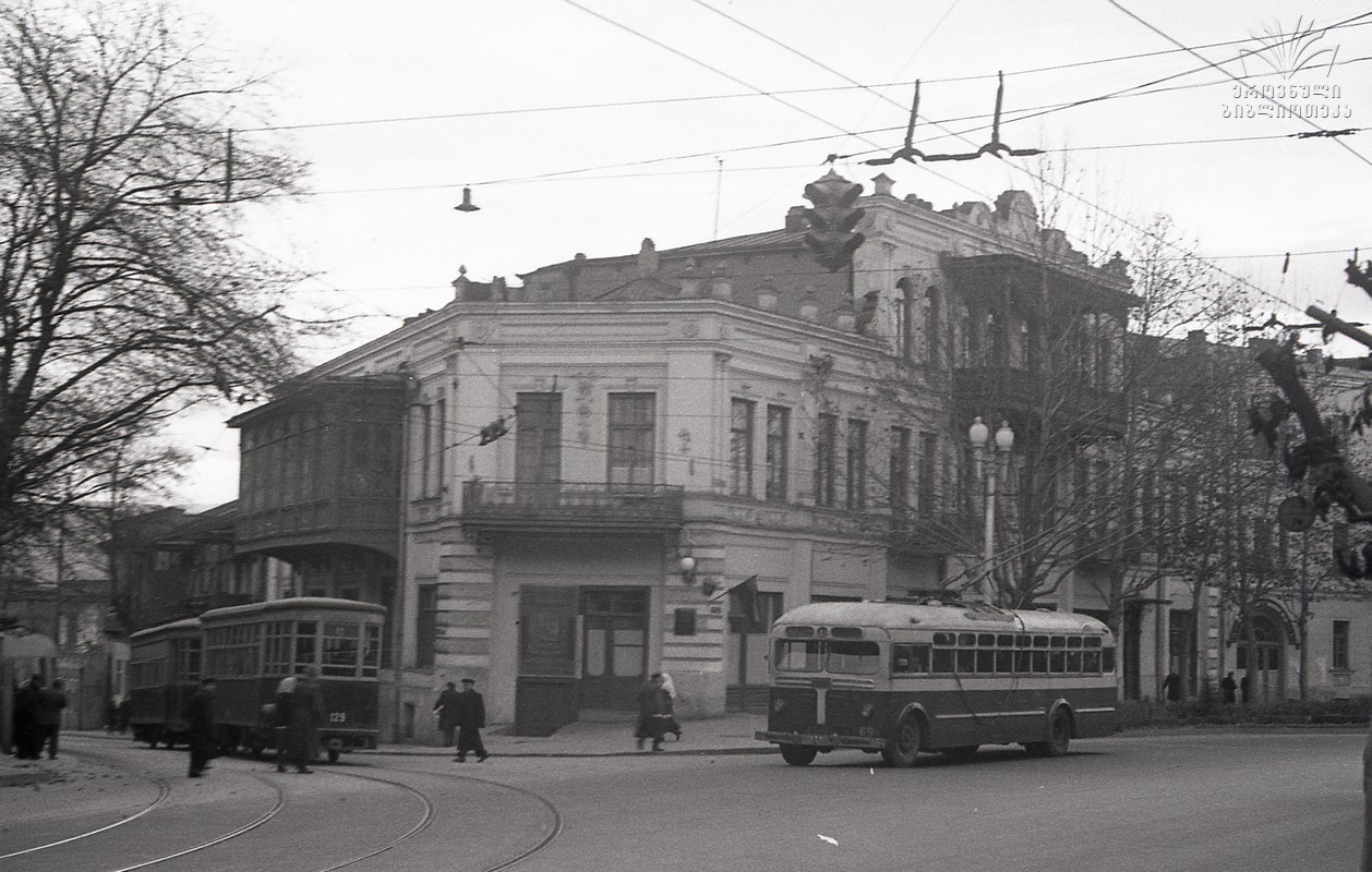 Тбилиси, М № 129; Тбилиси, МТБ-82Д № 65; Тбилиси — Старые фотографии и открытки — трамвай; Тбилиси — Старые фотографии и открытки — троллейбус