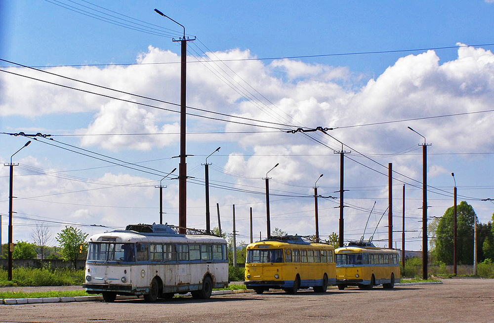 Черновцы, Škoda 9TrH27 № 211; Черновцы, Škoda 9TrH25 № 207; Черновцы, Škoda 9TrH27 № 213
