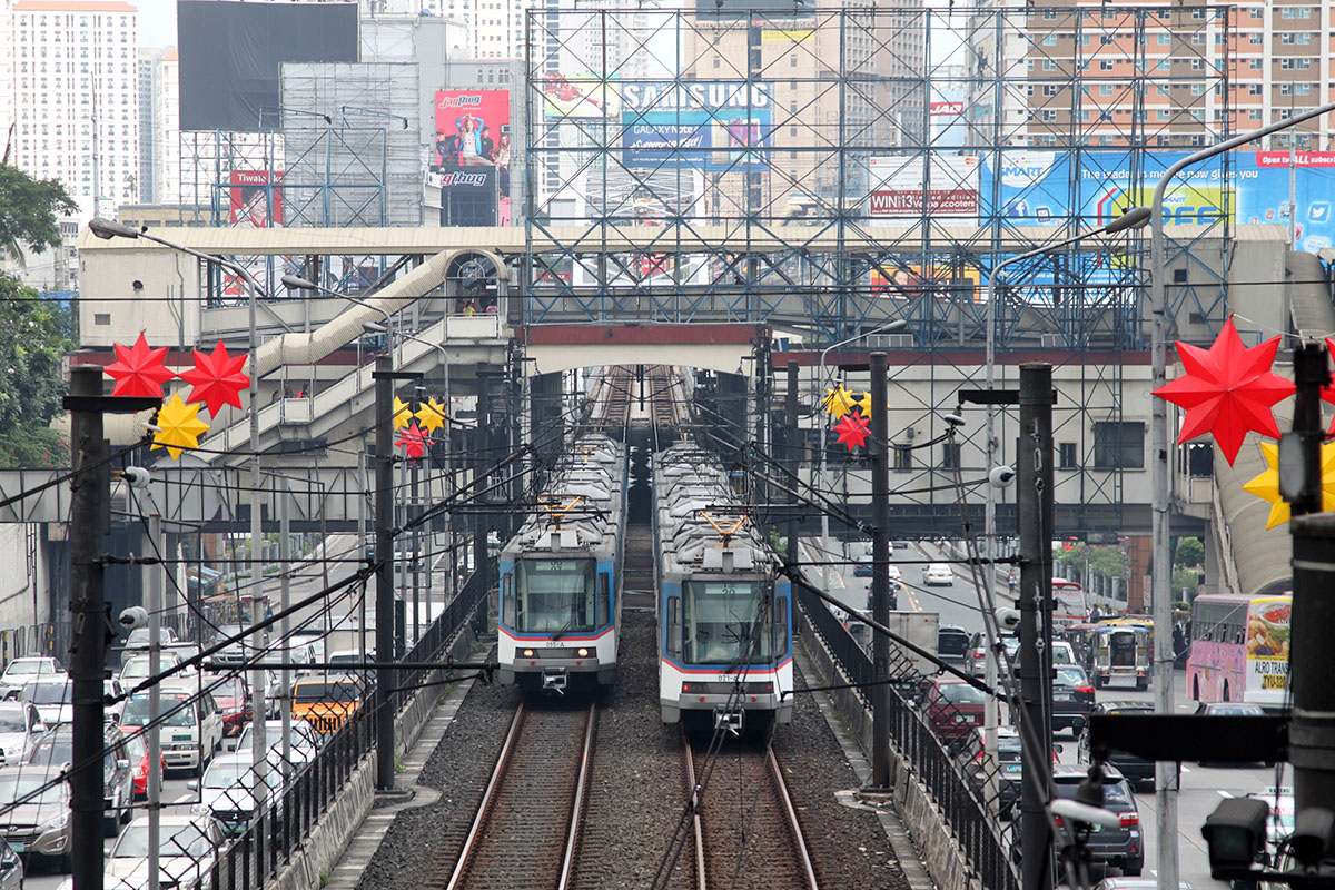 Манила, Tatra RT8D5M № 055; Манила, Tatra RT8D5M № 021; Манила — MRT-3 || Metrostar
