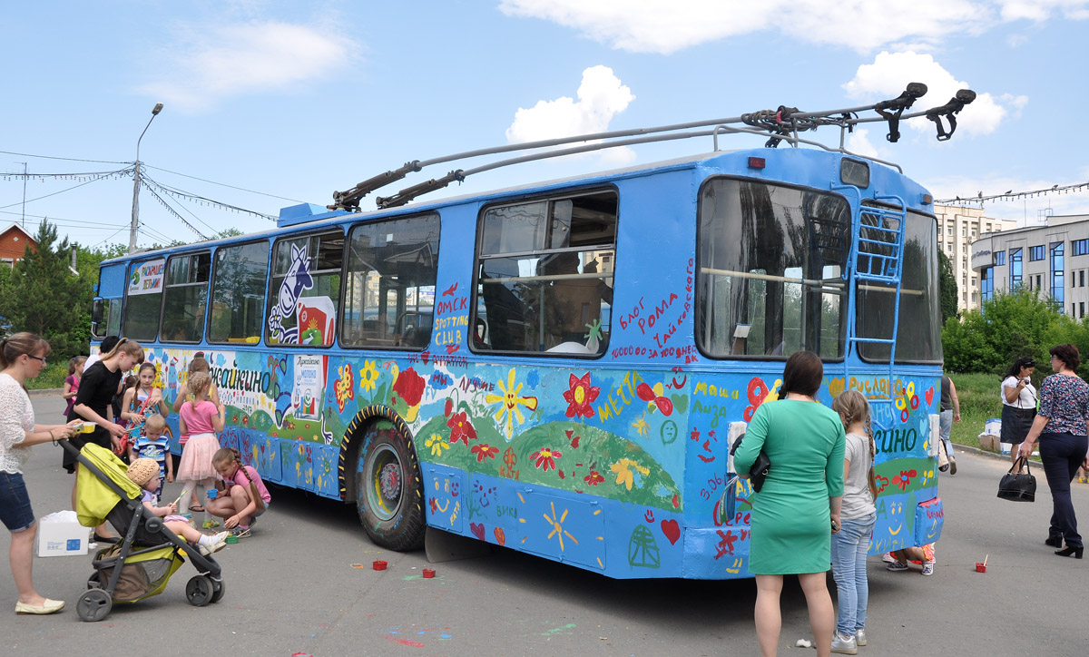 Омск — 06.2014, 2015, 2017, 2018, 2019, 2023 — Акция "Раскрась троллейбус"