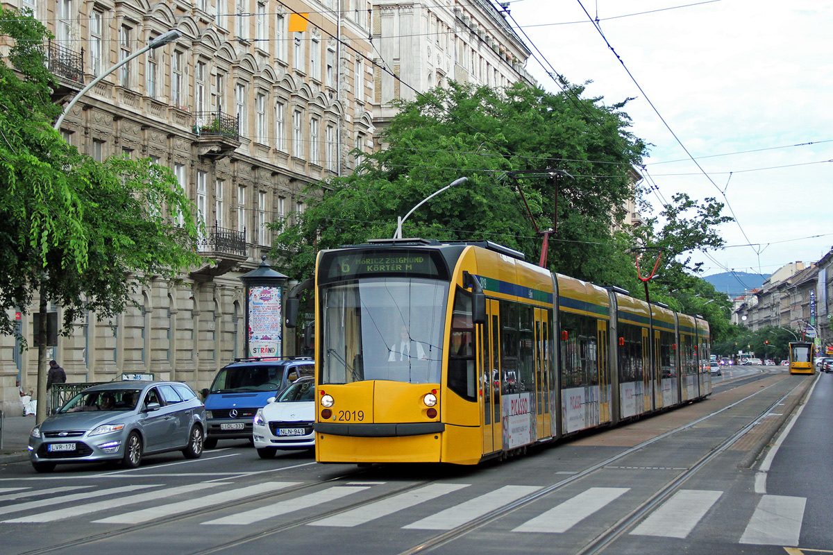 Будапешт, Siemens Combino Supra NF12B № 2019