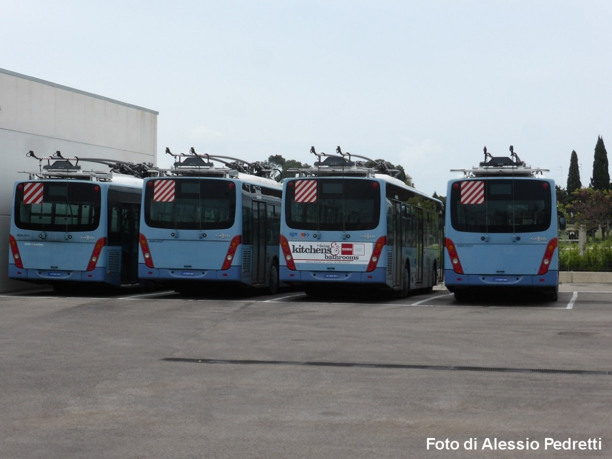 Лечче, Van Hool A330T № 009; Лечче, Van Hool A330T № 004; Лечче, Van Hool A330T № 006; Лечче, Van Hool A330T № 007