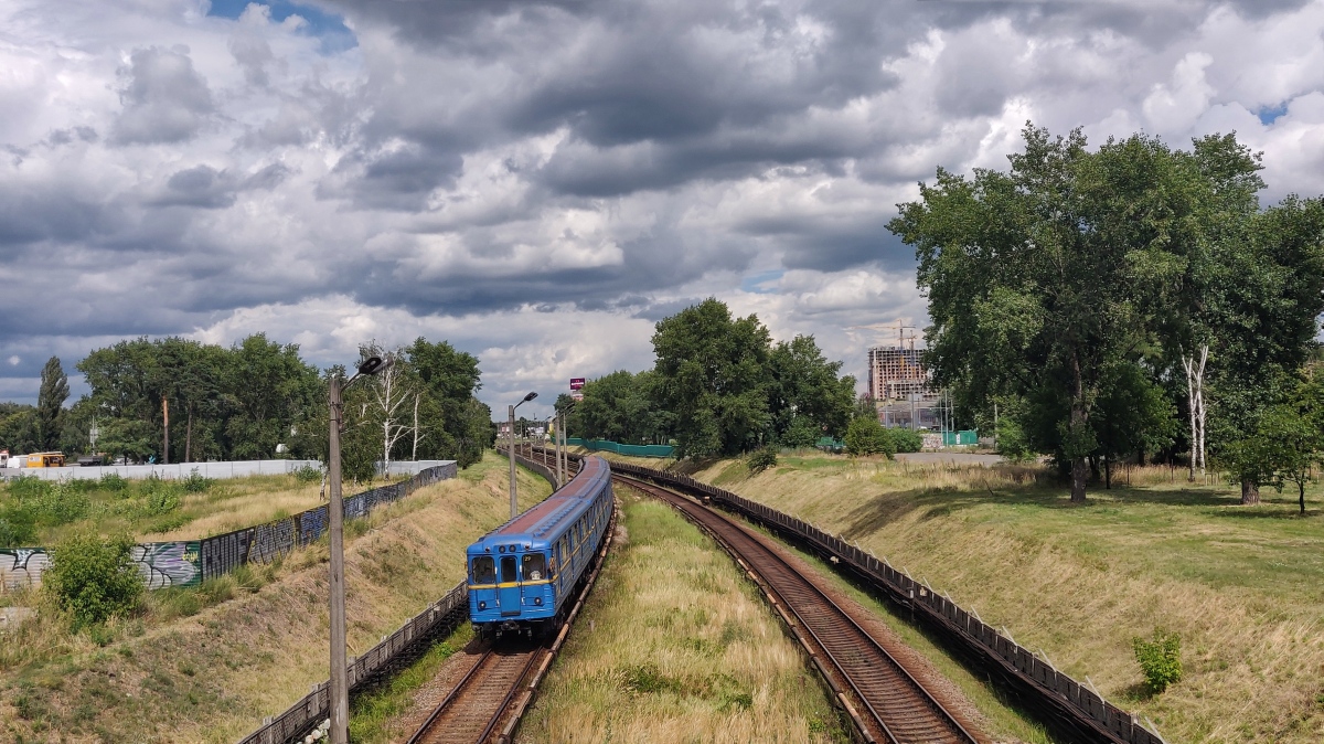 Киев — Метрополитен — Святошинско-Броварская линия