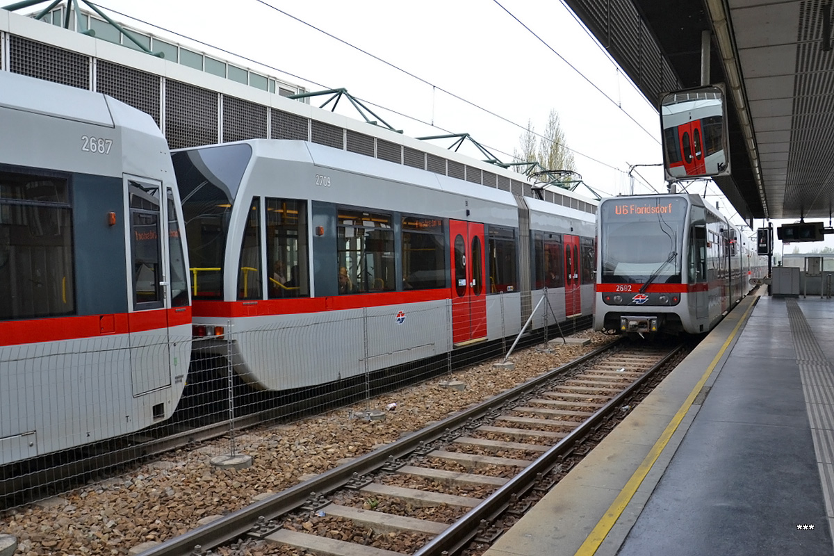 Вена, Bombardier Type T1 № 2687; Вена, Bombardier Type T1 № 2709; Вена, Bombardier Type T1 № 2682; Вена — U-Bahn — линия U6