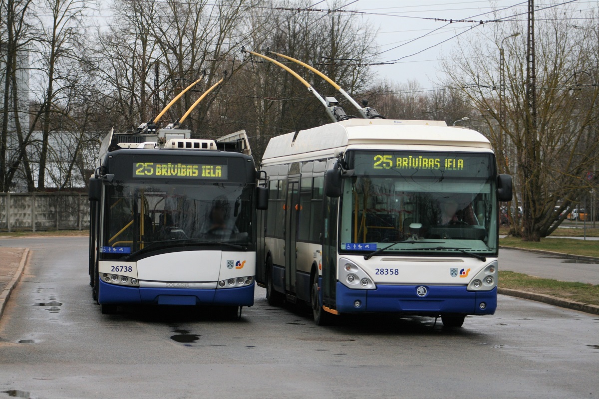 Рига, Solaris Trollino III 18 Ganz-Škoda № 26738; Рига, Škoda 24Tr Irisbus Citelis № 28358
