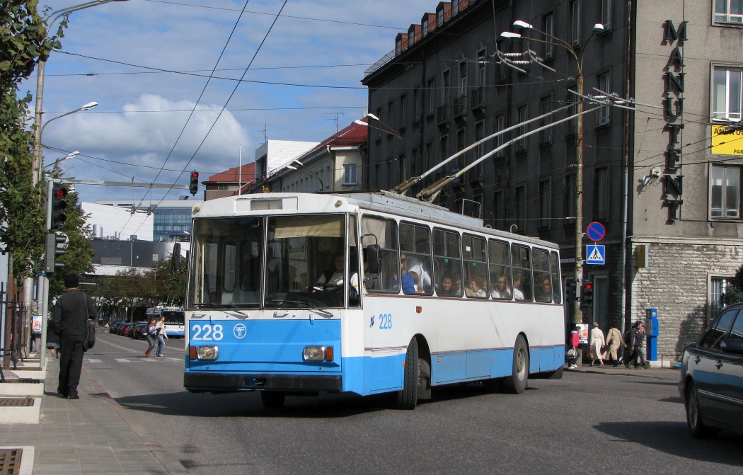 Таллин, Škoda 14Tr02 № 228