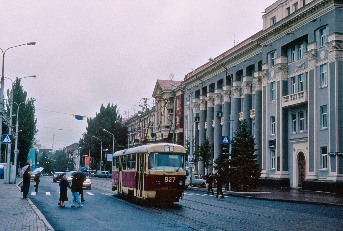 Донецк, Tatra T3SU № 927 (3927); Донецк — Фотографии Питера Хэзелдайна — 08.2001