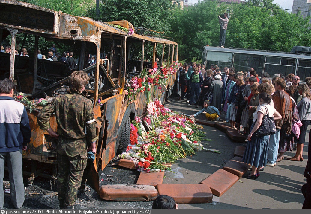 Москва, ЗиУ-682В [В00] № 5180; Москва — Троллейбусные баррикады в августе 1991