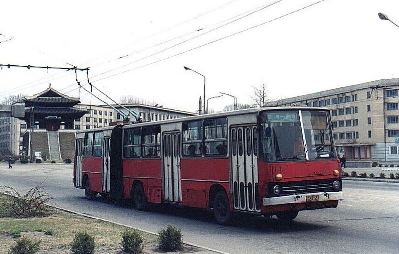 Пхеньян, Chollima 951 (Ikarus 280) № 212; Пхеньян — Исторические фотографии — Трамвай и Троллейбус (1991+)