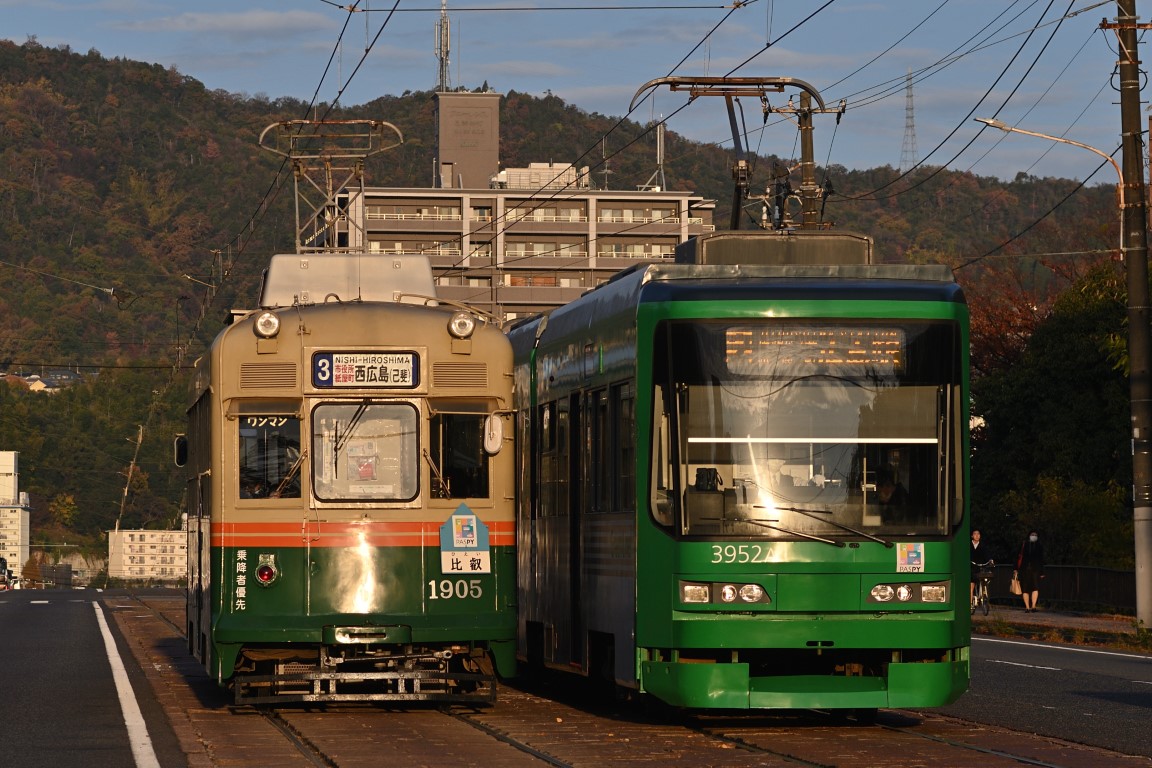Хиросима, Naniwa Kōki № 1905; Хиросима, Green Liner Hiroshima series 3950 № 3952