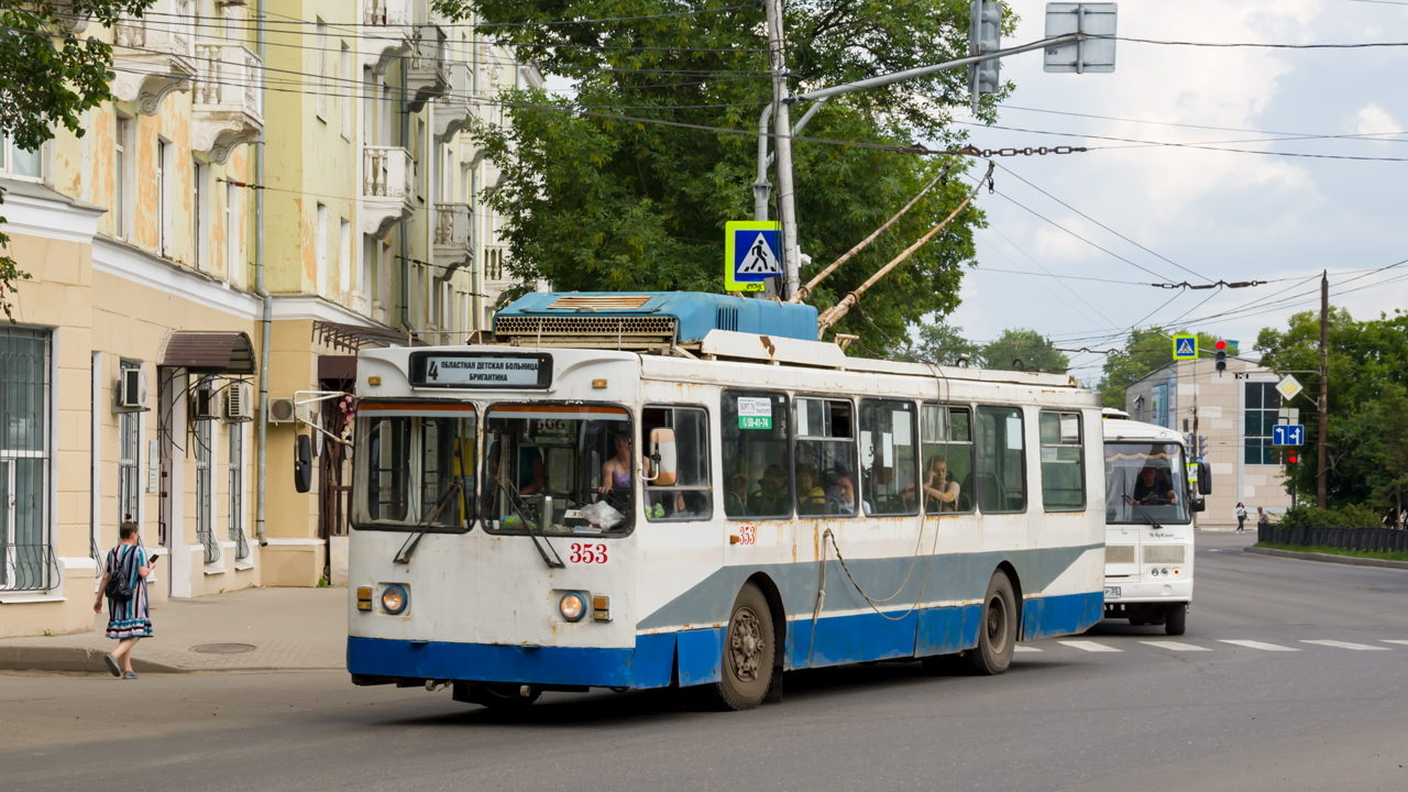 Вологда, ЗиУ-682ГМ1 (с широкой передней дверью) № 353