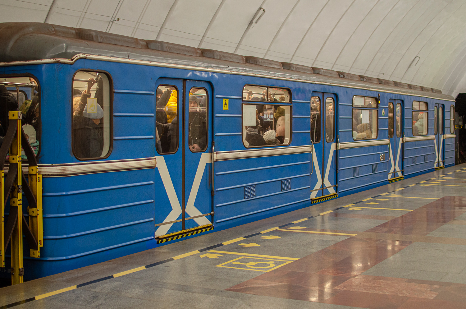 Екатеринбург, 81-717.5 (ЛВЗ/ВМ) № 8911