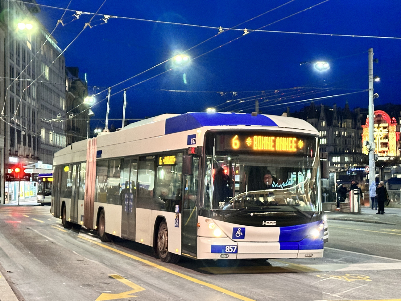 Лозанна, Hess SwissTrolley 3 (BGT-N2C) № 857