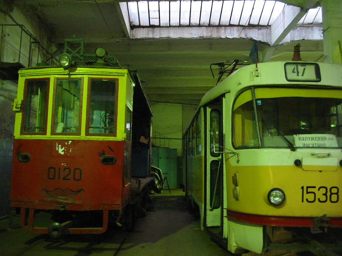 Moskva, SVARZ 2-axle motor car Br. 0120; Moskva, Tatra T3SU Br. 1538 Moskva, SVARZ 2-axle motor car Br. 0120; Moskva, Tatra T3SU Br. 1538