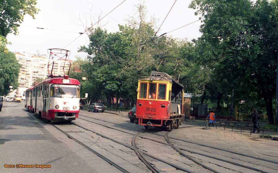 Москва, Tatra T3SU № 1961; Москва, Двухосный моторный СВАРЗ № 0120
