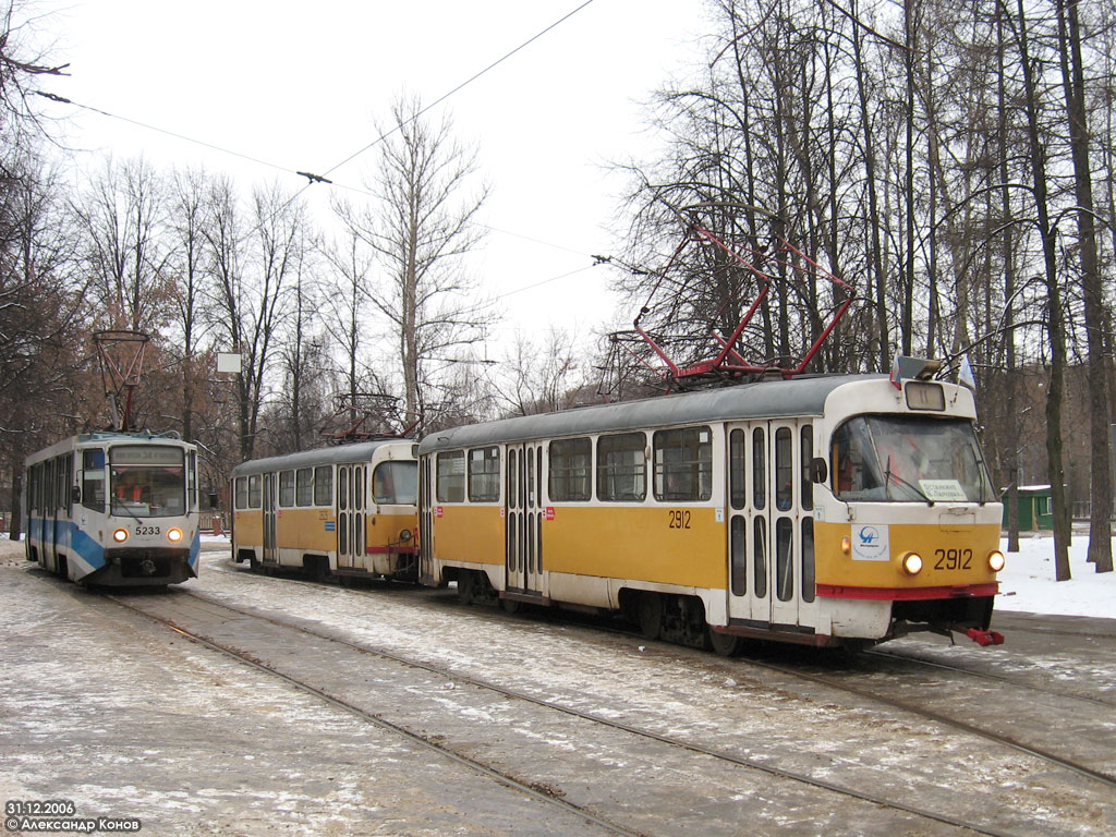 Maskva, 71-608KM nr. 5233; Maskva, Tatra T3SU nr. 2912