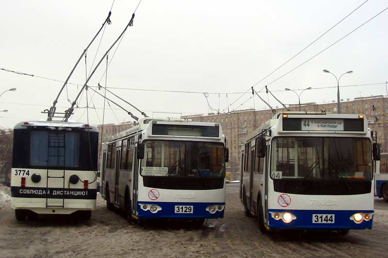 Москва, КТГ-1 № 3774; Москва, ЗиУ-682Г-016.02 (с широкой 1-й дверью) № 3129; Москва, ЗиУ-682Г-016.02 (с широкой 1-й дверью) № 3144 Москва, КТГ-1 № 3774; Москва, ЗиУ-682Г-016.02 (с широкой 1-й дверью) № 3129; Москва, ЗиУ-682Г-016.02 (с широкой 1-й дверью) № 3144