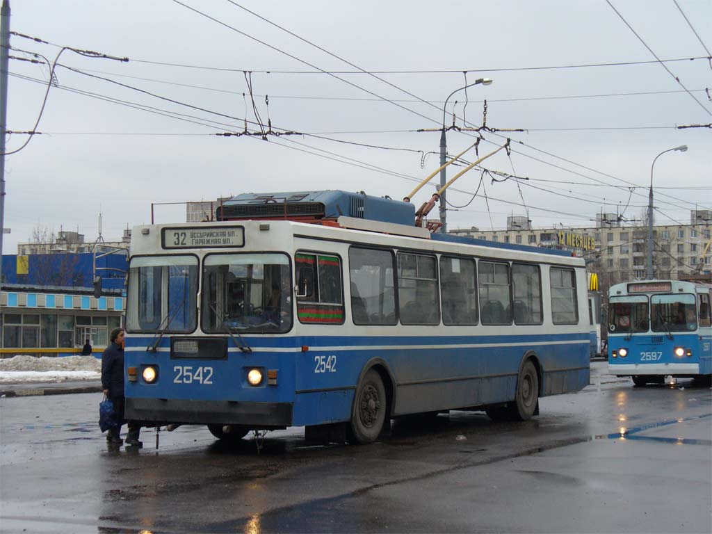 Москва, ЗиУ-682ГМ1 (с широкой передней дверью) № 2542