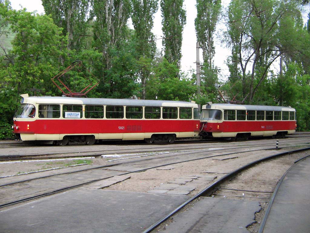 Волгоград, Tatra T3SU № 5821; Волгоград, Tatra T3SU № 5822