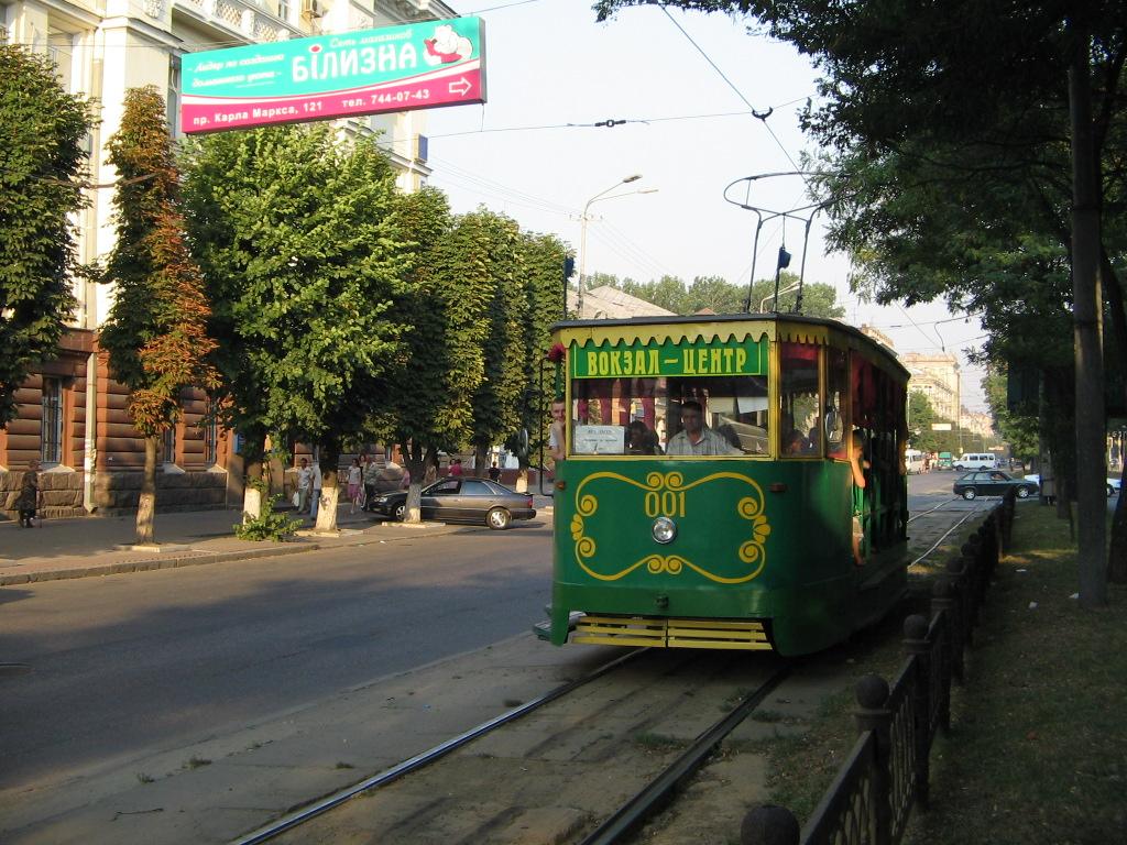 Днепр, Двухосный моторный вагон № 001