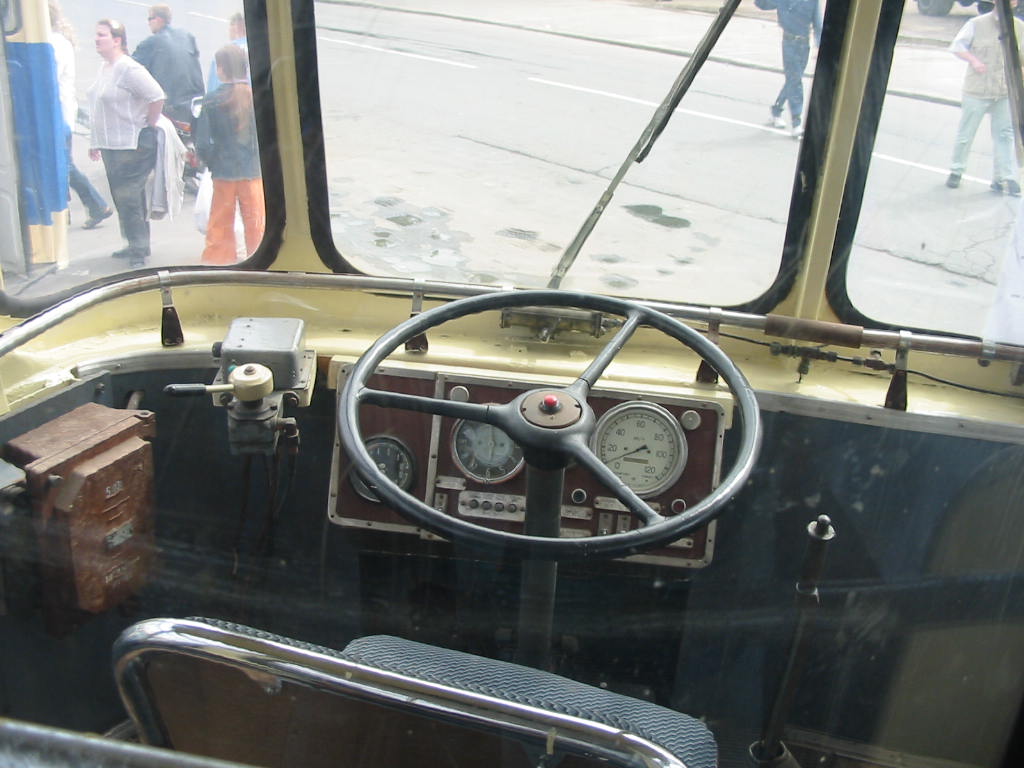 Москва, СВАРЗ МТБЭС № 701; Москва — Выставка у Главного входа ВВЦ 12 июня 2003