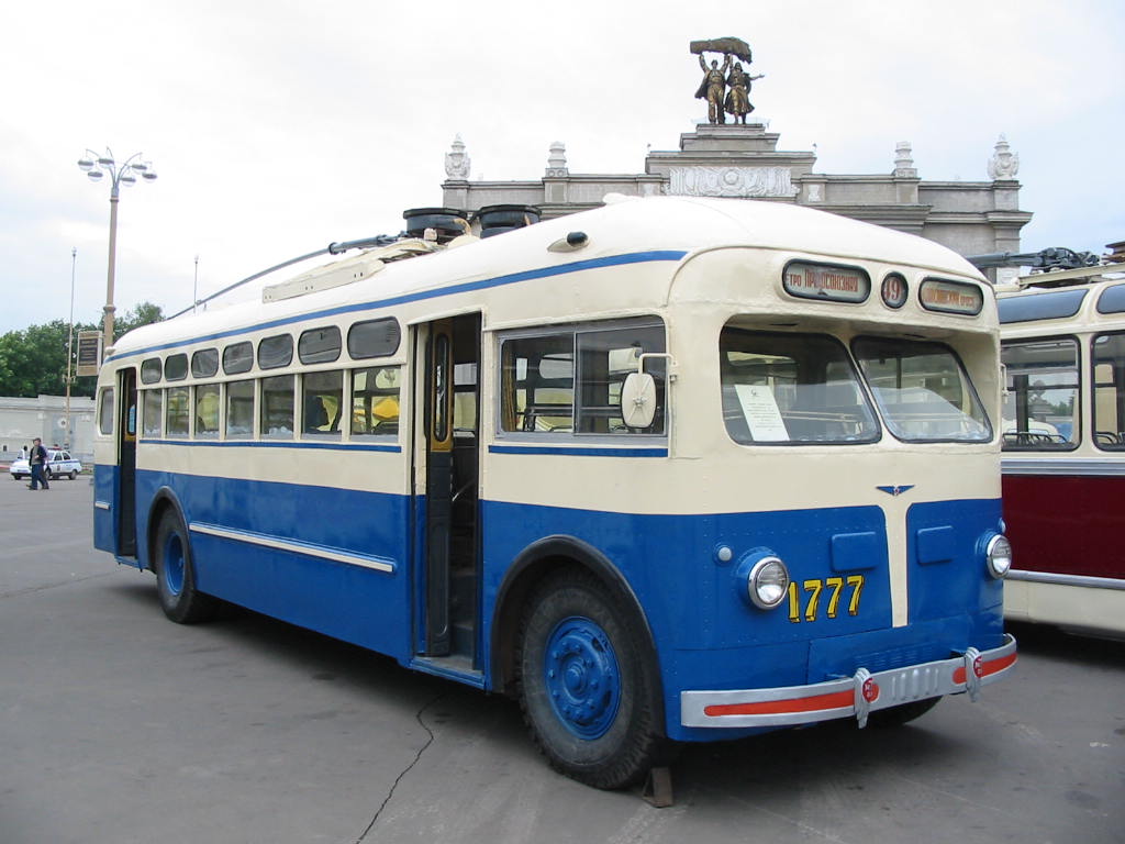 Москва, МТБ-82Д № 1777; Москва — Выставка у Главного входа ВВЦ 12 июня 2003