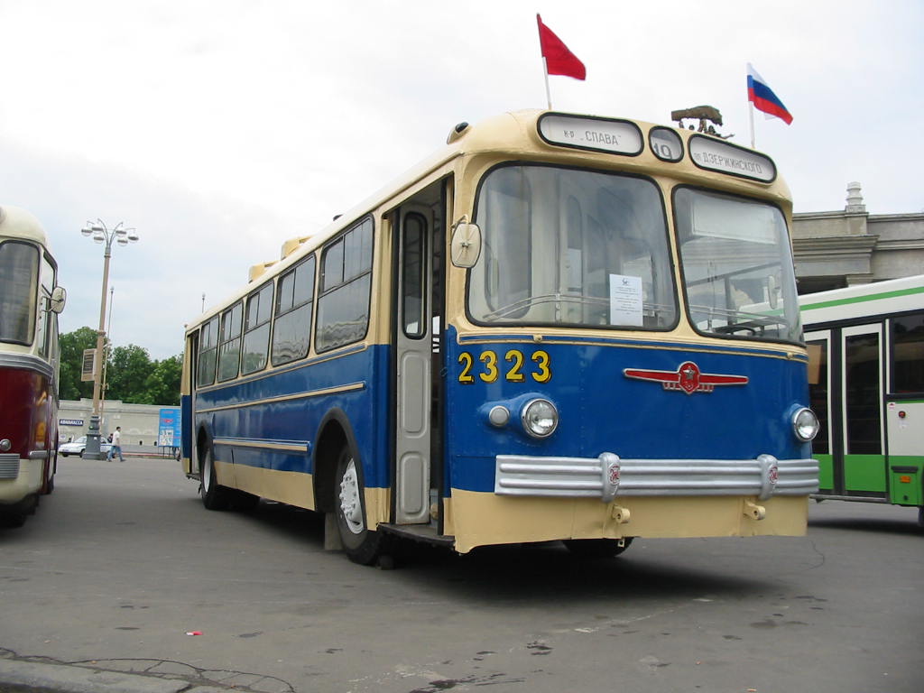 Москва, ЗиУ-5 № 2323; Москва — Выставка у Главного входа ВВЦ 12 июня 2003