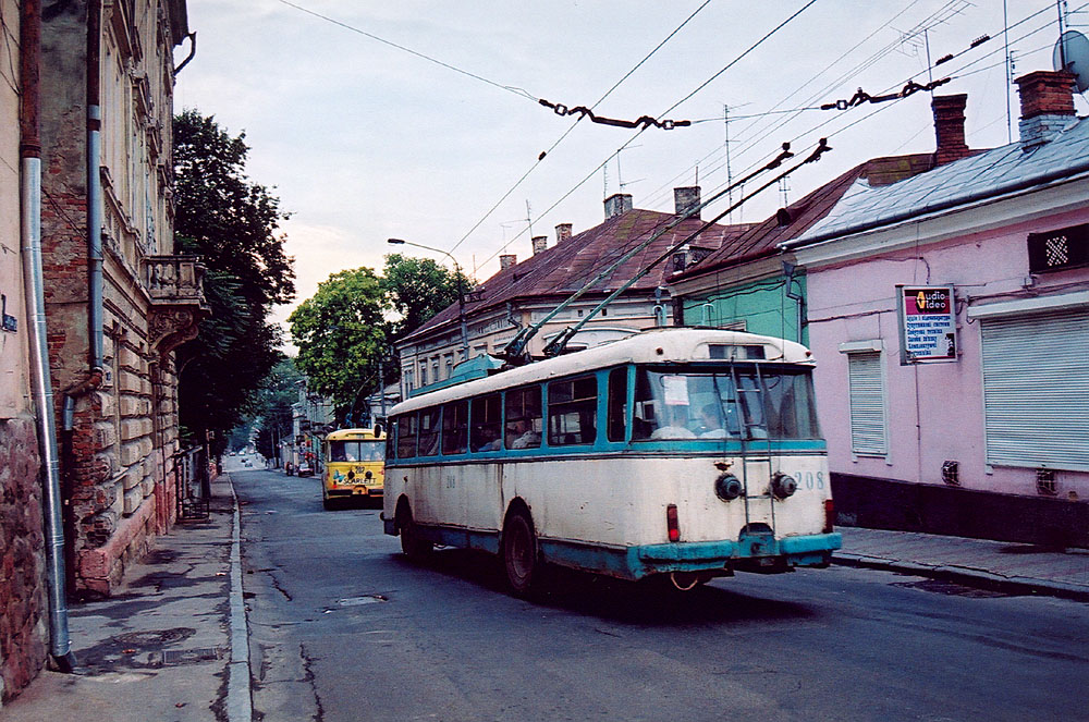 Черновцы, Škoda 9TrH27 № 208; Черновцы, Škoda 9TrH25 № 202