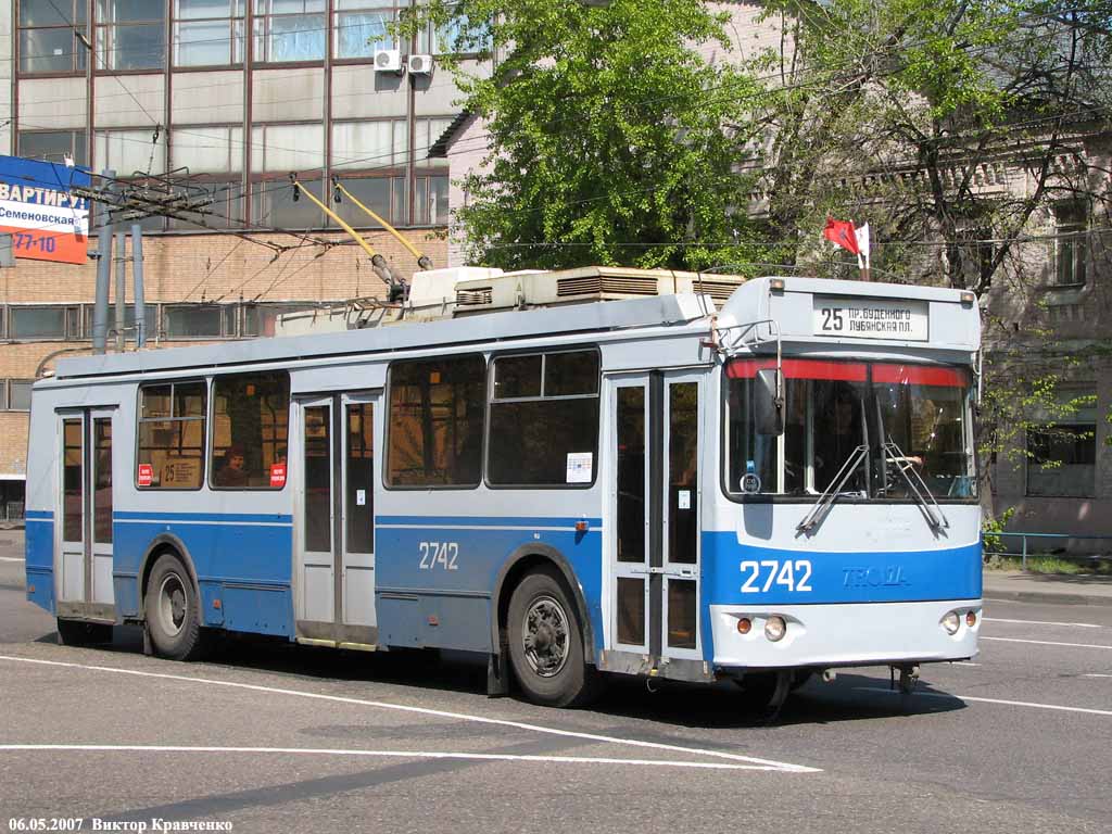 Москва, ЗиУ-682Г-016.02 (с широкой 1-й дверью) № 2742