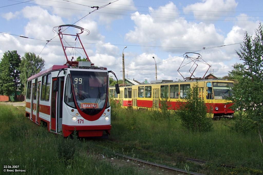 Tver, 71-134A (LM-99AEN) # 171; Tver, Tatra T6B5SU # 4 Tver, 71-134A (LM-99AEN) # 171; Tver, Tatra T6B5SU # 4
