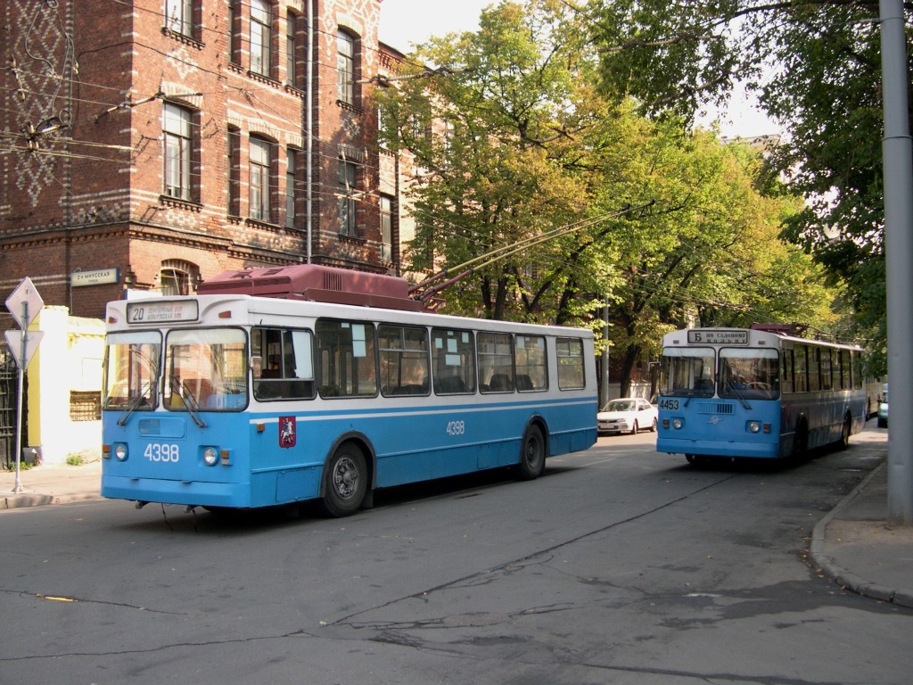 Moskva, ZiU-682GM1 Br. 4398; Moskva, ZiU-682G-016  [Г0М] Br. 4453