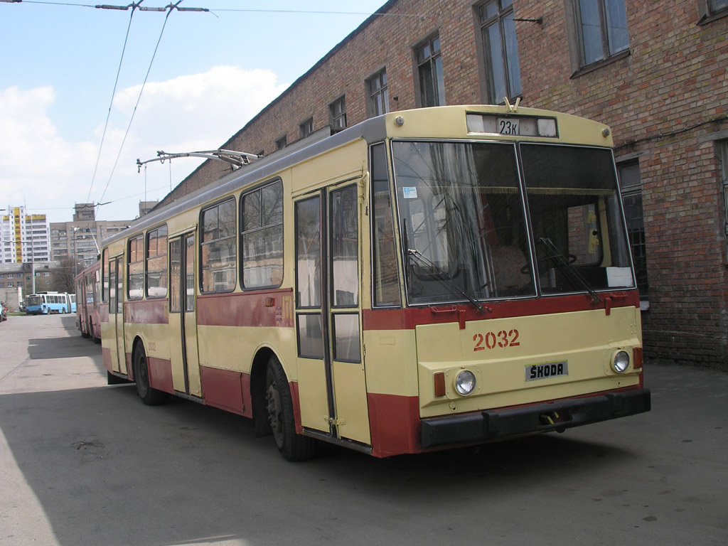 Киев, Škoda 14Tr89/6 № 2032